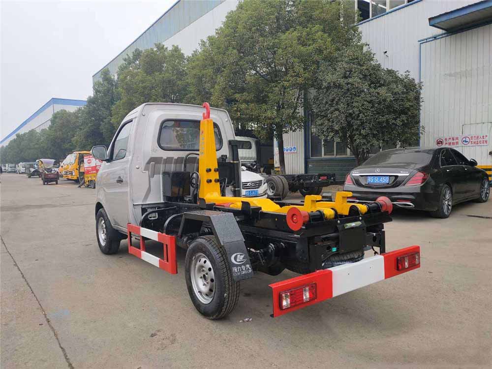 長安藍牌3-4方勾臂垃圾車