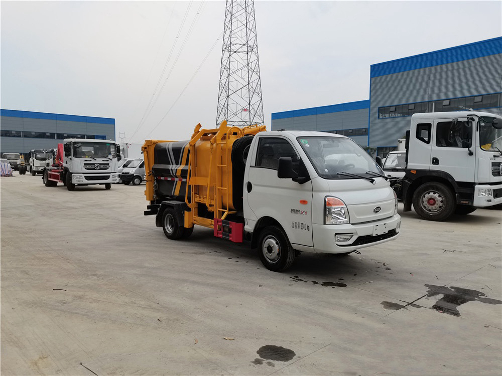 凱馬瑞航藍(lán)牌4.5立方側(cè)裝壓縮垃圾車
