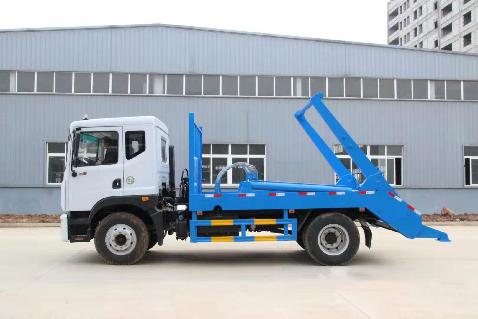 東風(fēng)D9/10方擺臂垃圾車
