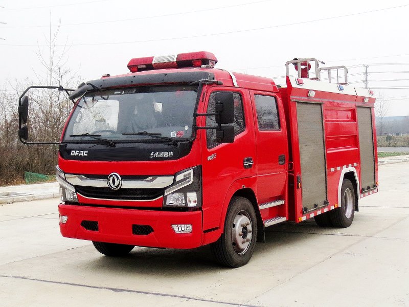 東風(fēng)多利卡D7-5.5立方水罐消防車