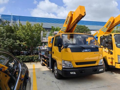 江鈴順達(dá)藍(lán)牌28米直臂伸縮式高空作業(yè)車