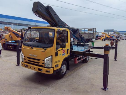 五十鈴藍(lán)牌31米直臂高空作業(yè)車