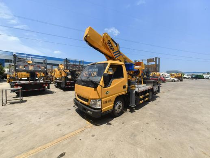 江鈴順達(dá)藍(lán)牌28米高空作業(yè)車