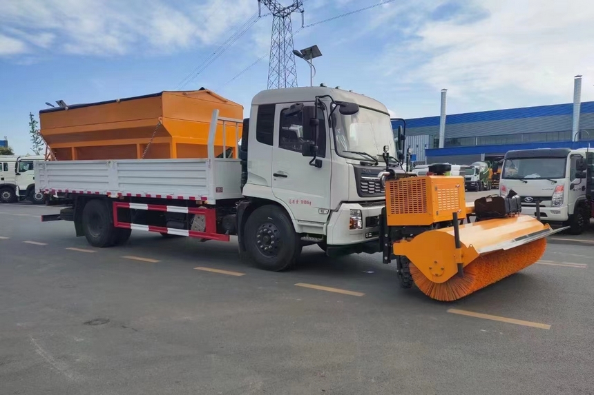 東風(fēng)天錦除雪車/撒鹽車
