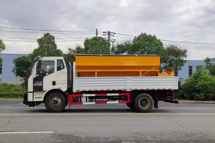 一汽解放除雪車(chē)/撒鹽車(chē)