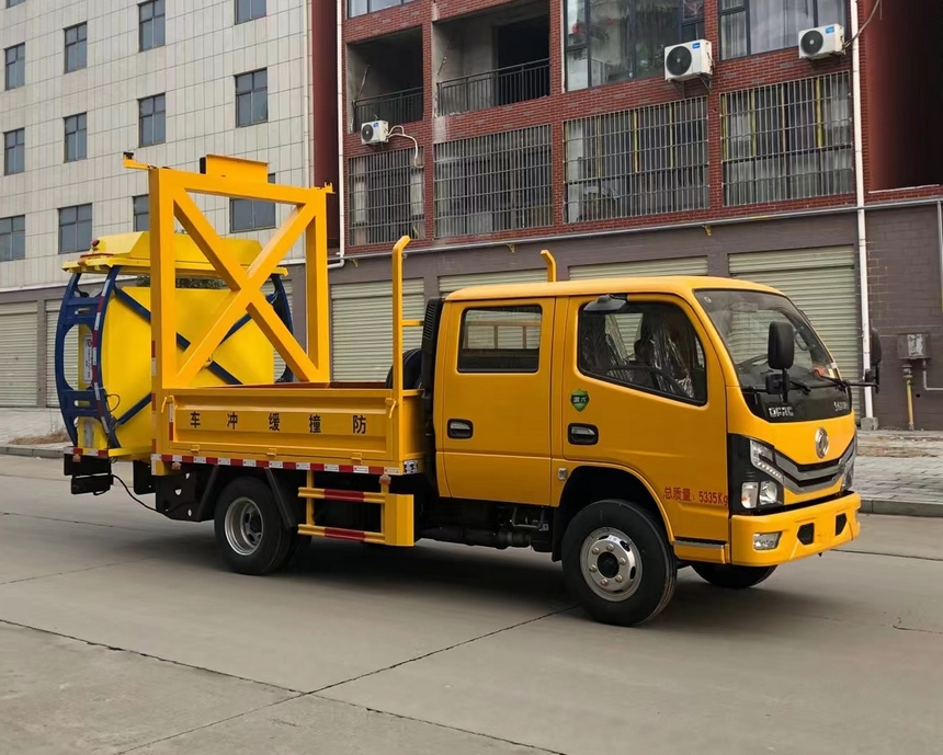 東風(fēng)D6雙排防撞緩沖車