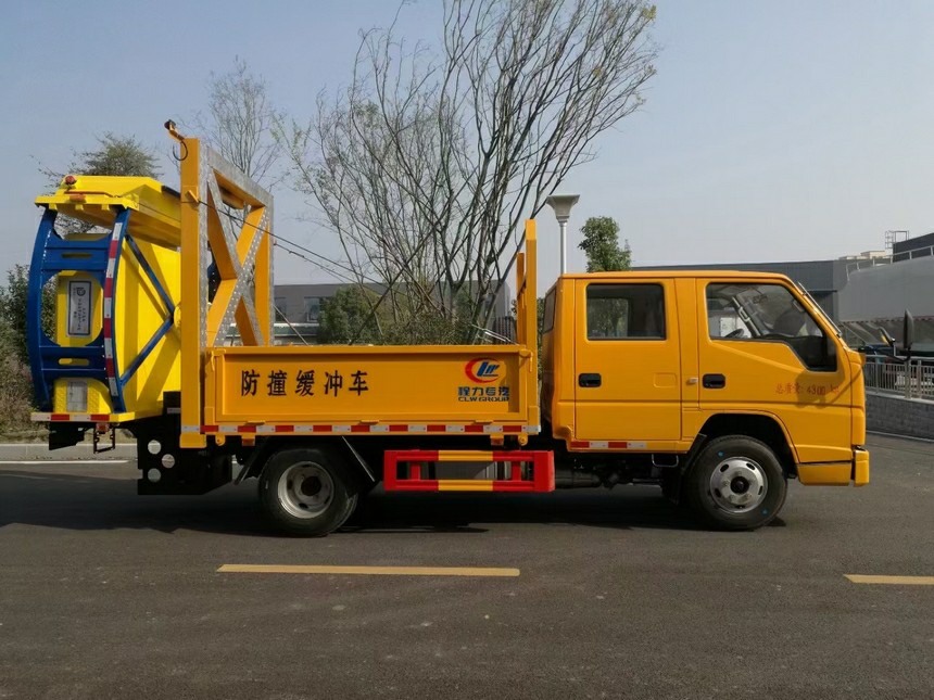 江鈴順達(dá)雙排防撞緩沖車
