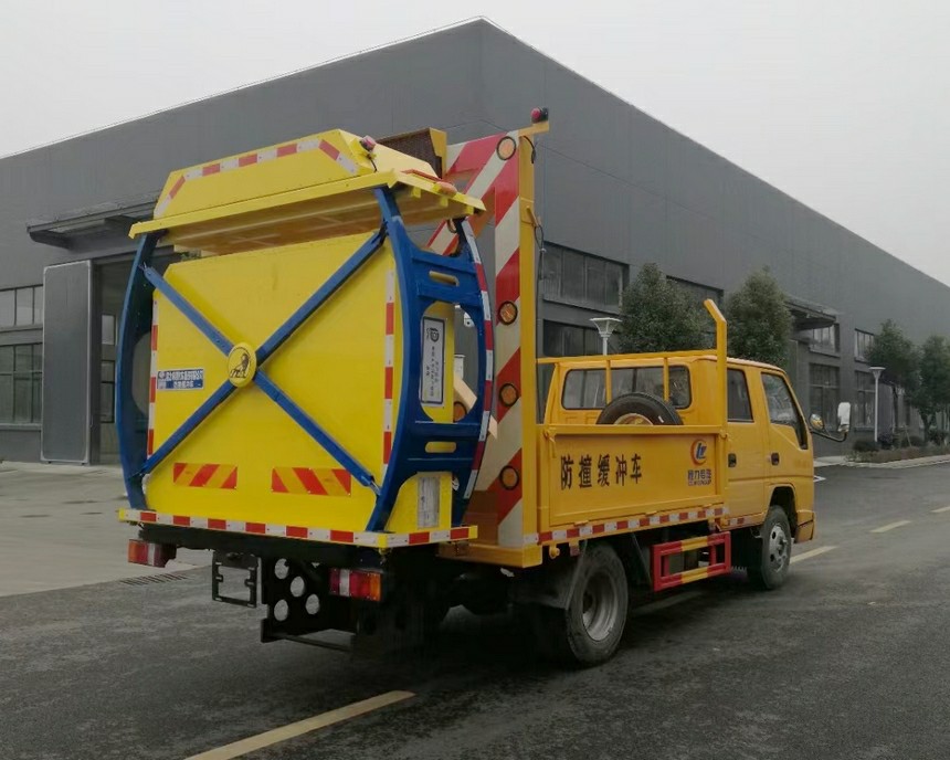 江鈴順達(dá)雙排防撞緩沖車
