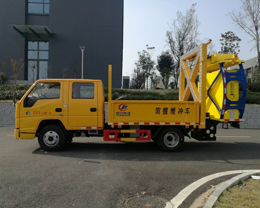 江鈴順達(dá)雙排防撞緩沖車