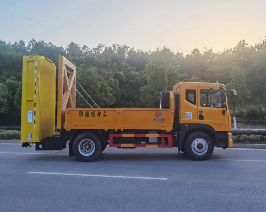 東風D9防撞緩沖車