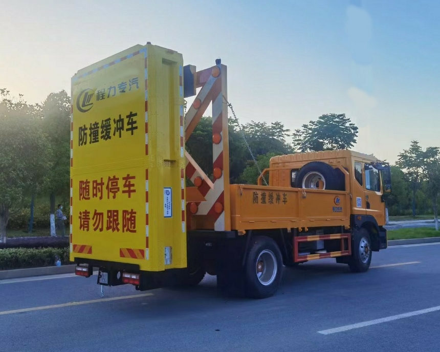 東風D9防撞緩沖車