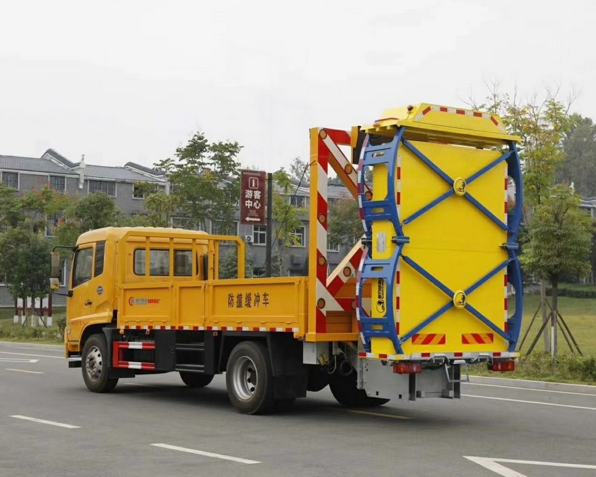 東風天錦防撞緩沖車