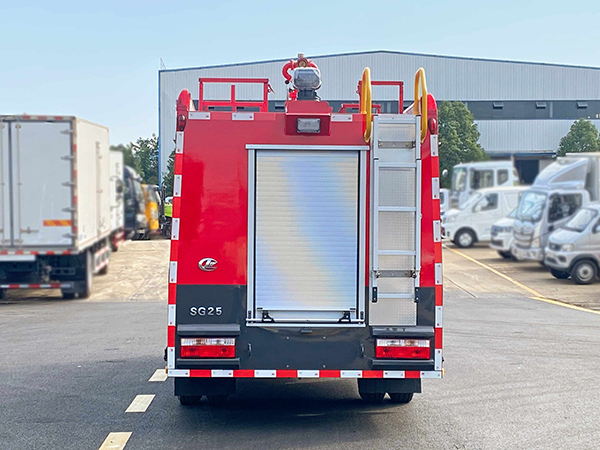 東風(fēng)多利卡2.5噸水罐消防車