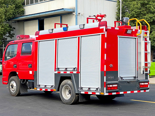 東風(fēng)多利卡2.5噸水罐消防車