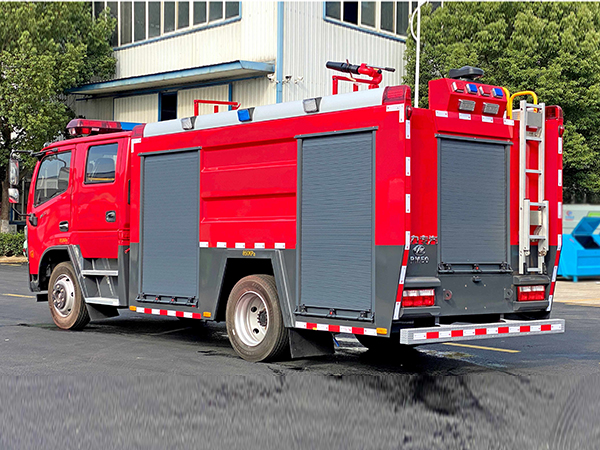 東風(fēng)大多利卡5噸泡沫消防車(chē)