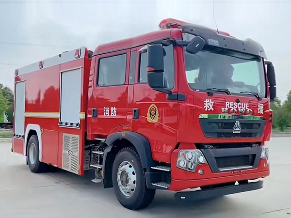 重汽豪沃8噸水罐消防車