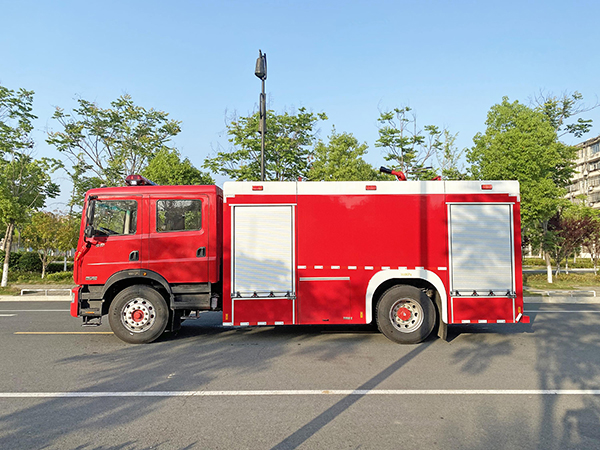 東風(fēng)D9/6噸水罐消防車