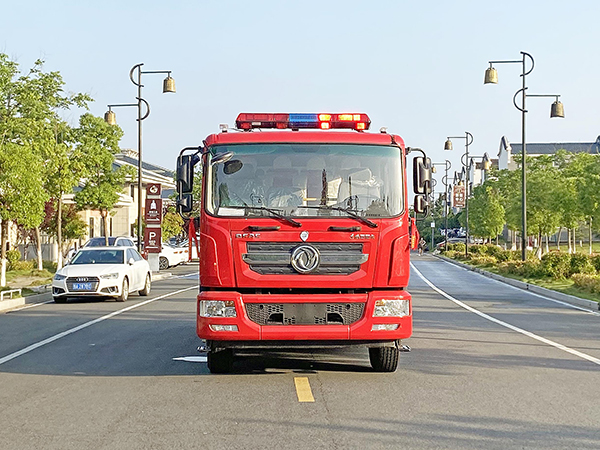 東風(fēng)D9/6噸水罐消防車