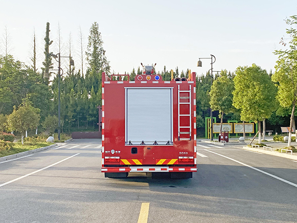 東風(fēng)D9/6噸水罐消防車