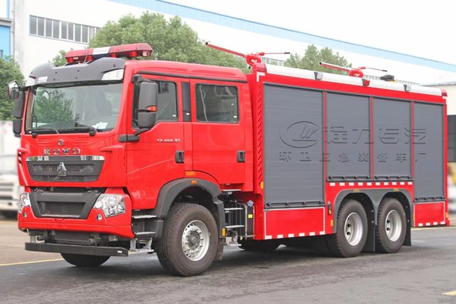 重汽豪沃4噸干粉消防車