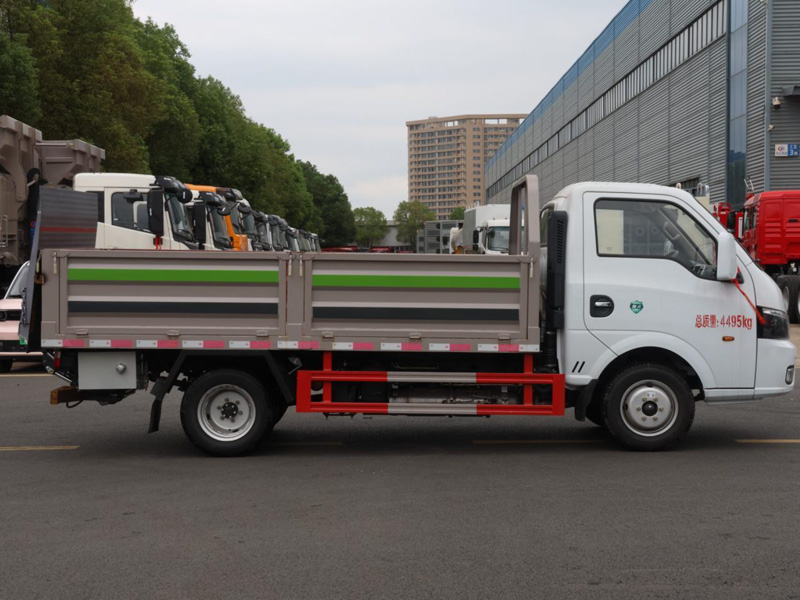 東風(fēng)途逸柴油桶裝垃圾車(chē)