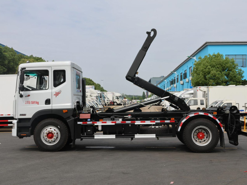 東風(fēng)多利卡D9單橋勾臂垃圾車(chē)