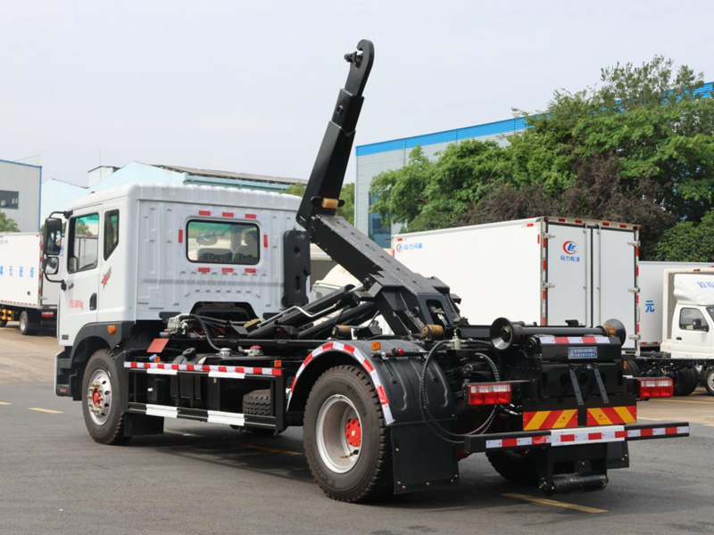 東風(fēng)多利卡D9單橋勾臂垃圾車(chē)