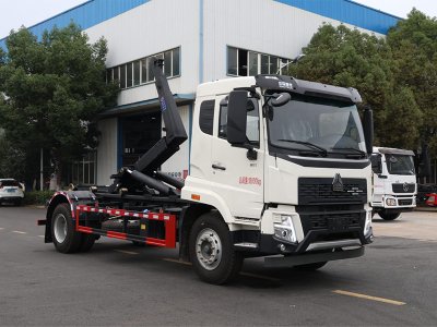 重汽豪沃單橋勾臂垃圾車(chē)