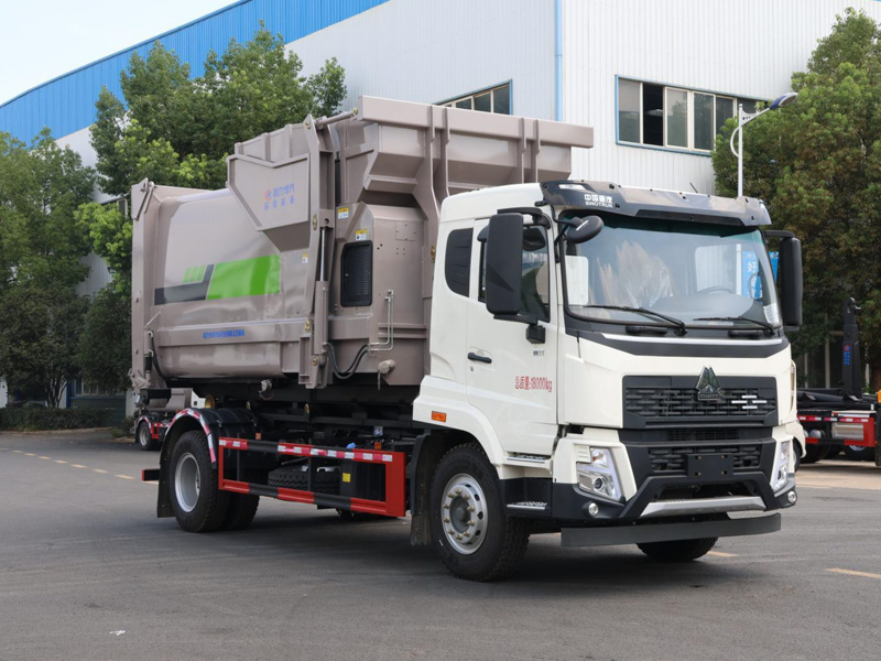 重汽豪沃單橋勾臂垃圾車
