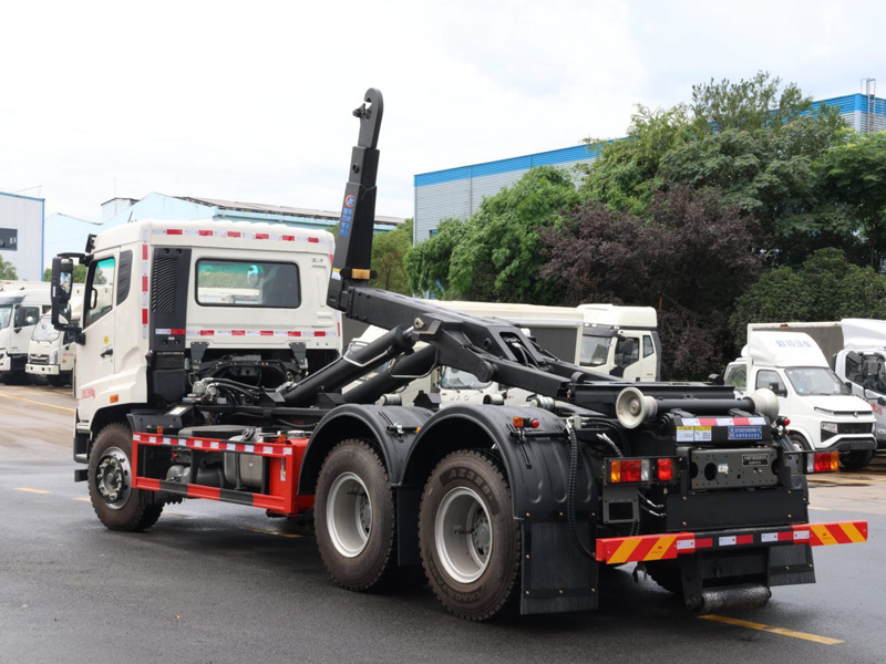 重汽豪沃后雙橋勾臂垃圾車(chē)