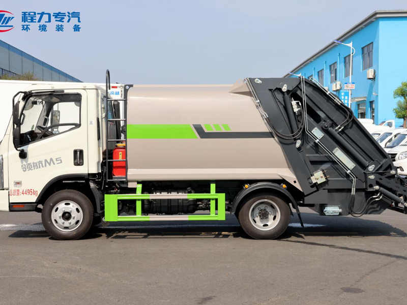 福田領(lǐng)航M5壓縮垃圾車