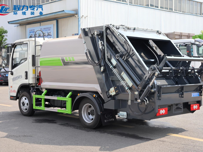 福田領(lǐng)航M5壓縮垃圾車
