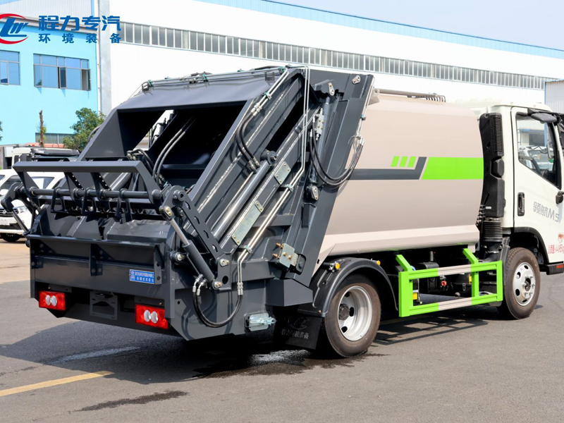 福田領(lǐng)航M5壓縮垃圾車
