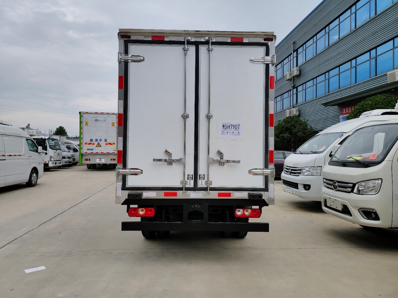 躍進(jìn)S80柴油冷藏車(chē)