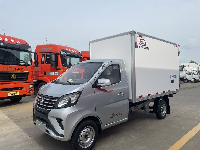 長(zhǎng)安新星卡單輪2.8米冷藏車